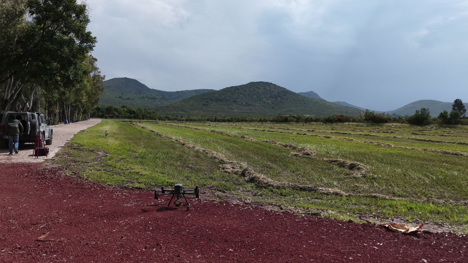 El terreno a ras de suelo con la sierra de Huimilpan